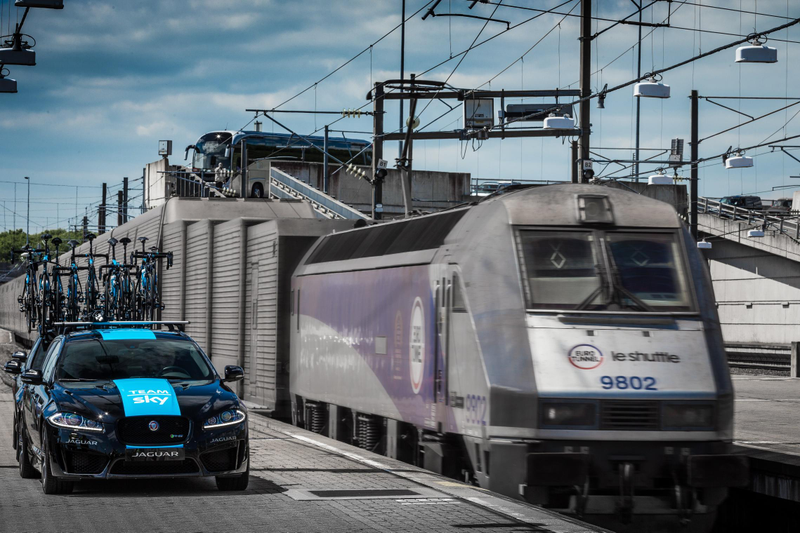 Illustration for article titled Meet The First Man To Bike Through The Channel Tunnel